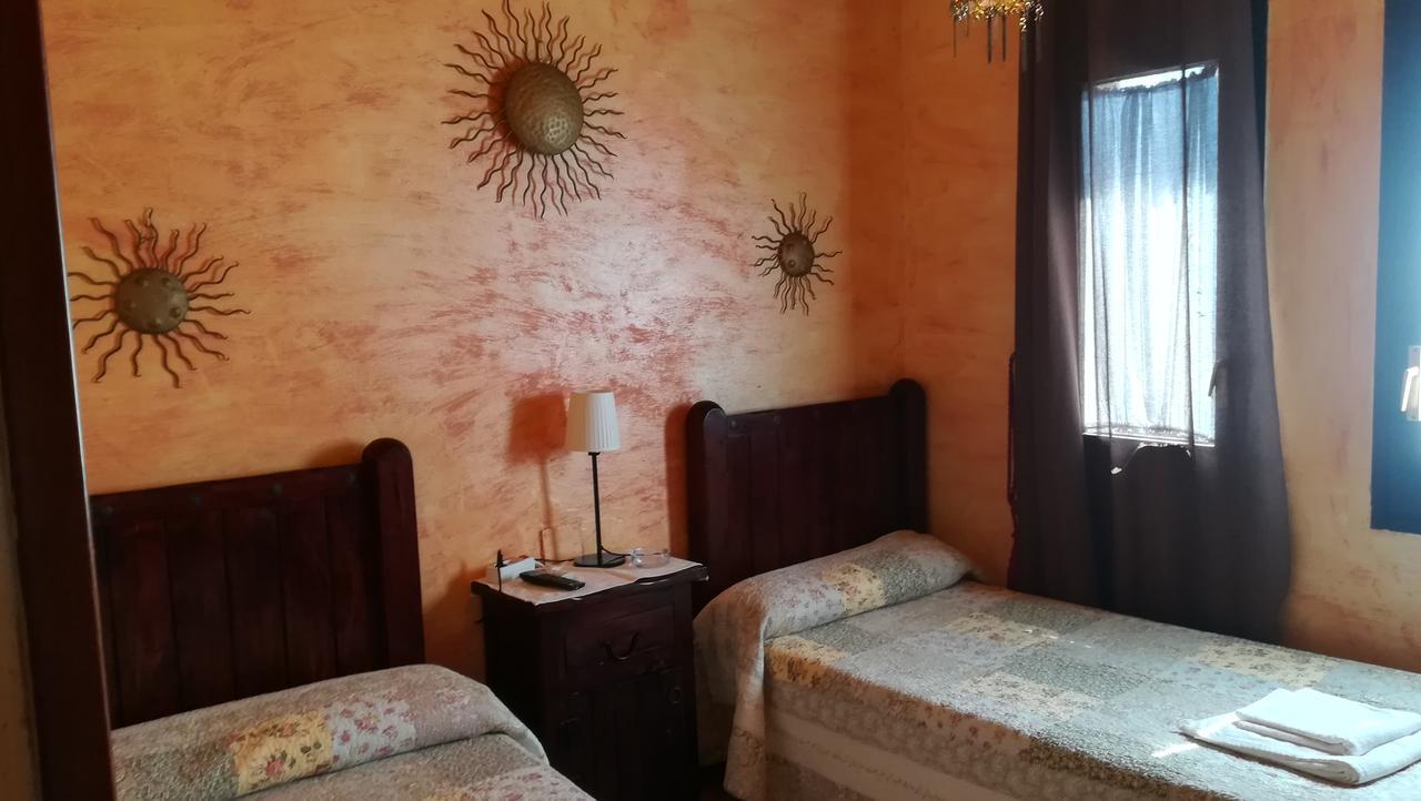 Hostal Restaurante La Diligencia クニット エクステリア 写真