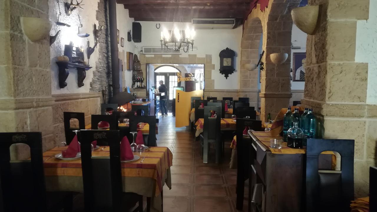Hostal Restaurante La Diligencia クニット エクステリア 写真