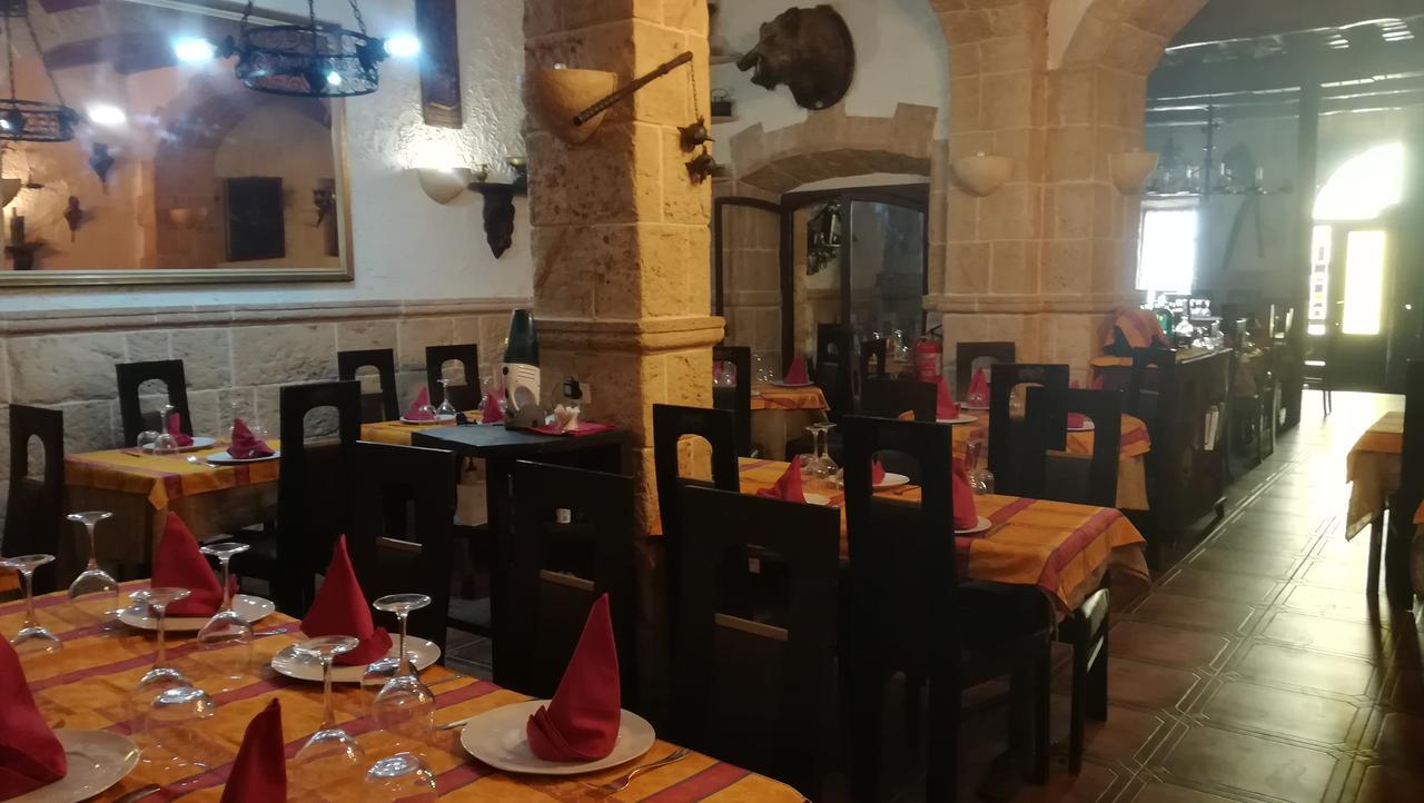 Hostal Restaurante La Diligencia クニット エクステリア 写真