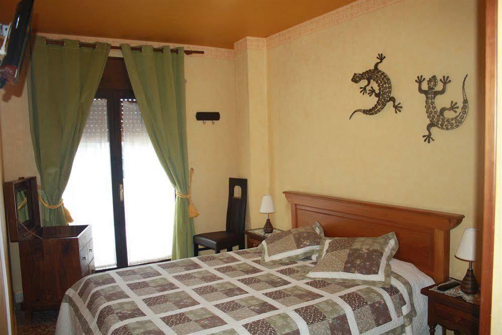 Hostal Restaurante La Diligencia クニット エクステリア 写真