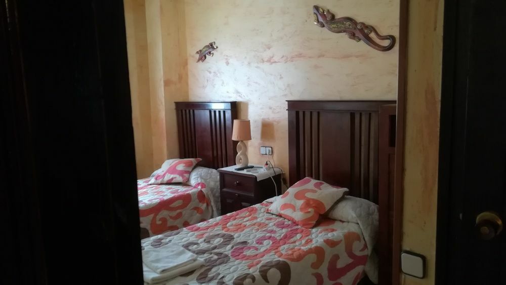 Hostal Restaurante La Diligencia クニット エクステリア 写真